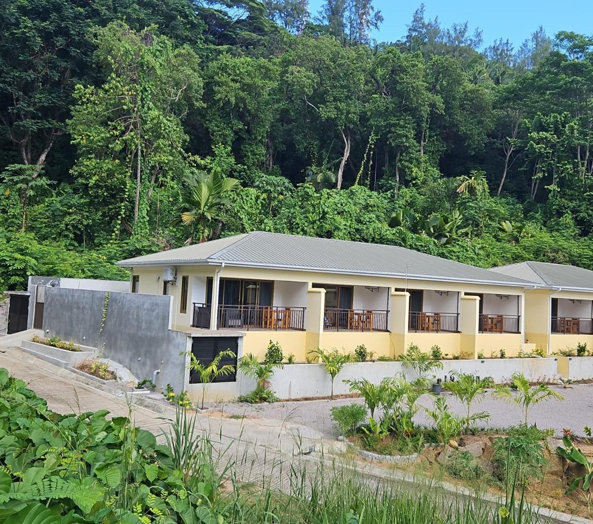 Отель Solea Self Catering Виктория Экстерьер фото