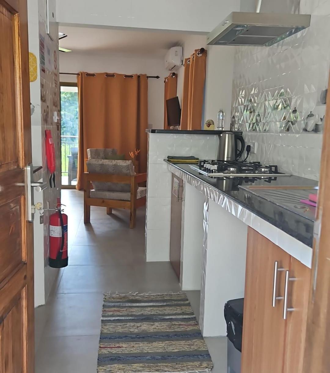 Отель Solea Self Catering Виктория Экстерьер фото